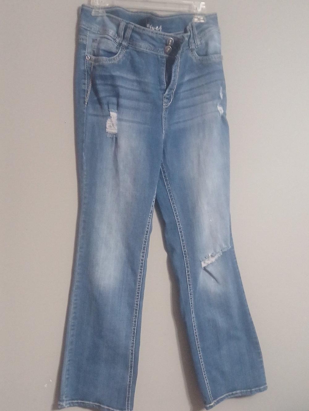Womens Size 16 Wallflower Distressed Jeans